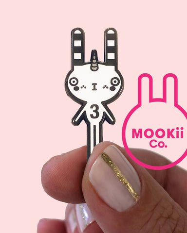 MOOKii BUNNYCORN PIN